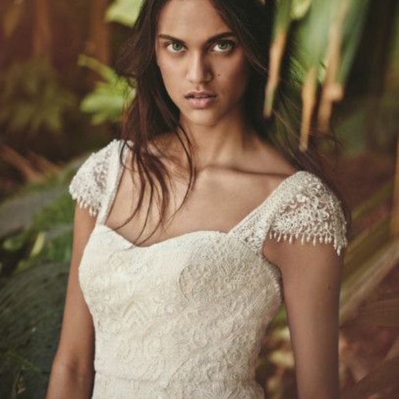 Beaded Cap Sleeve Lace Wedding Dress 
